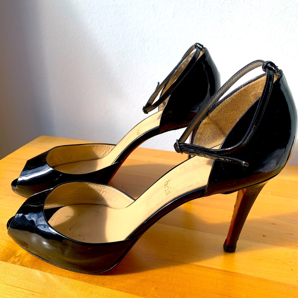 Christian Louboutin Mary Jane (11 US/42 IT) w/ comfort padding @ ball of foot 🥰🌹